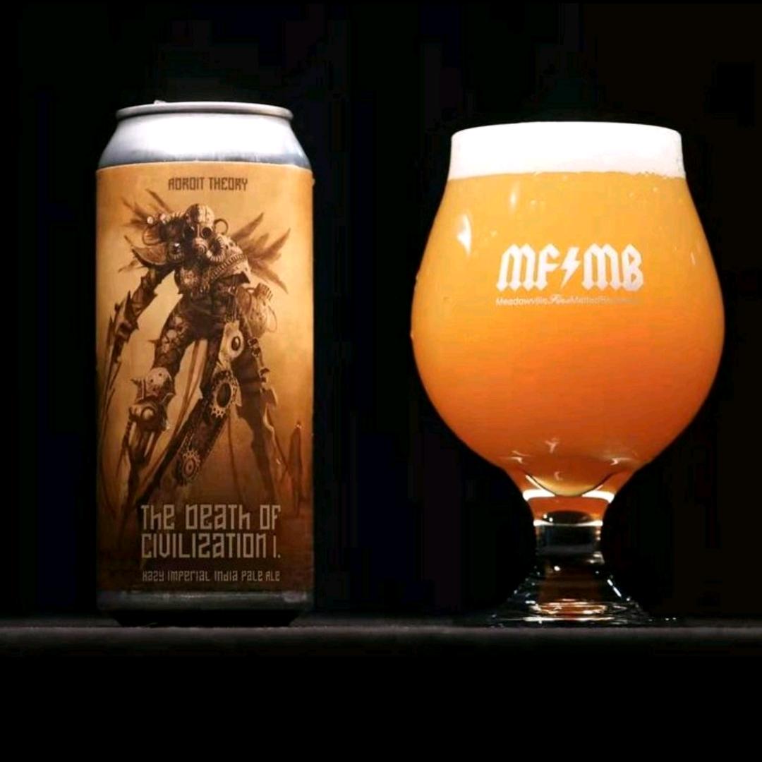 喝啤酒的吉娃娃