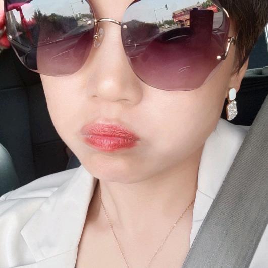 女汽修工