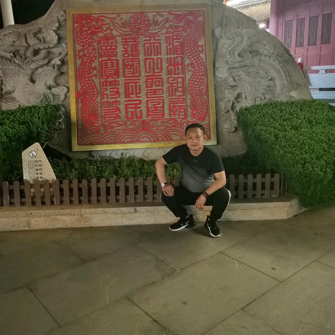 龙哥。