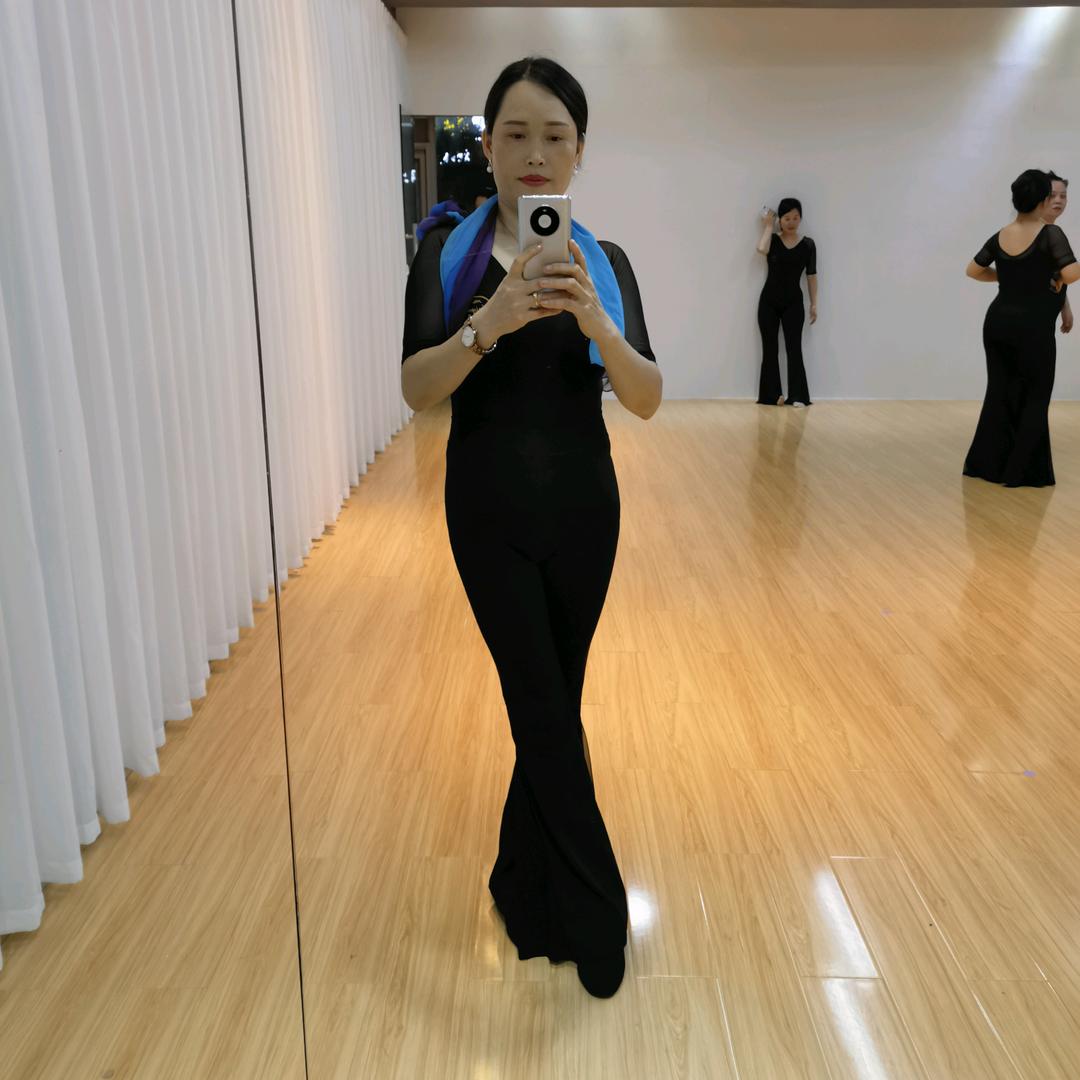 @胡贝儿形体礼仪