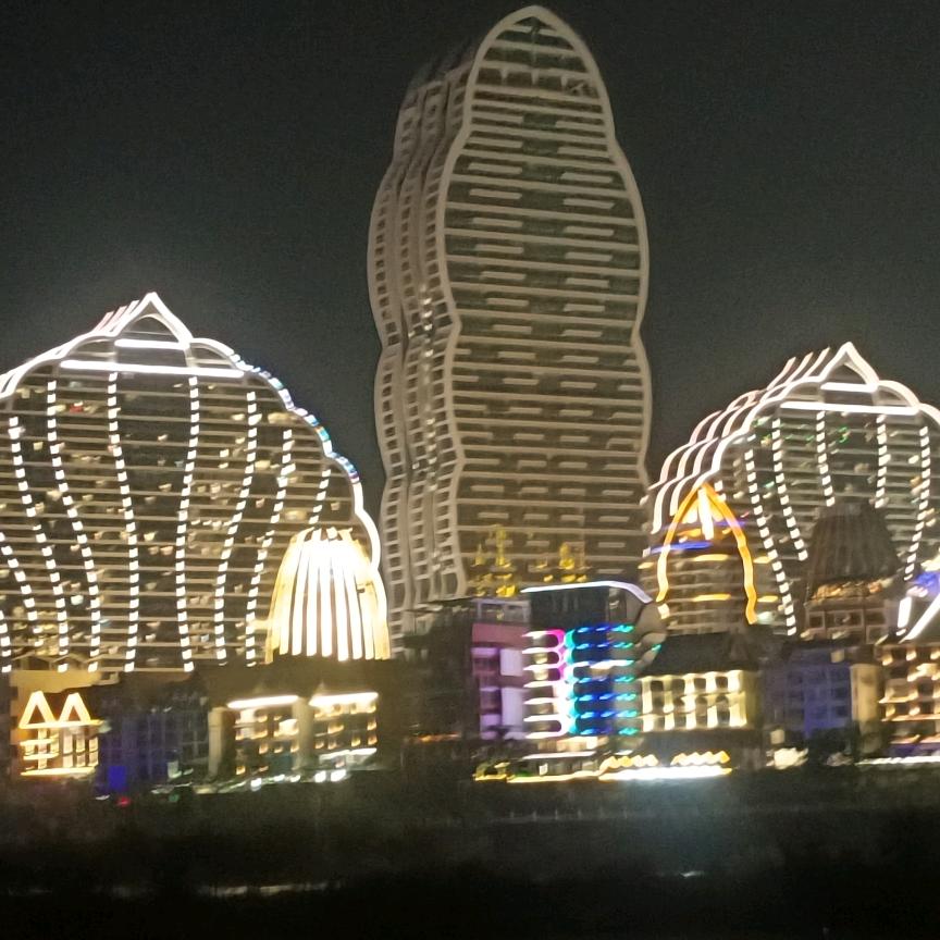向天再借伍佰年
