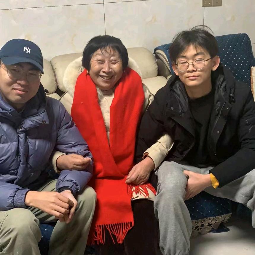 《朱翠红》没排练，本人喜欢随兴表演。