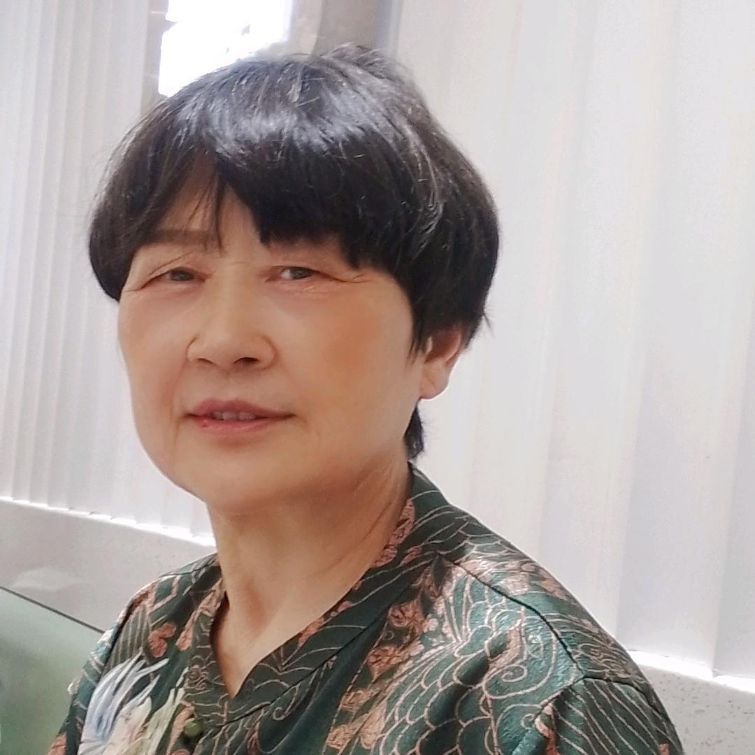 琼