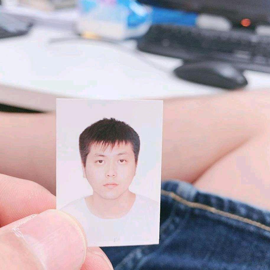 ℱ