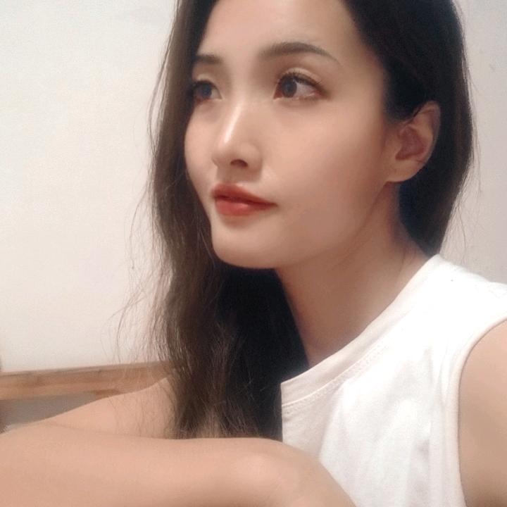 群姐摆摊卖不脱妆粉底液《招代理》