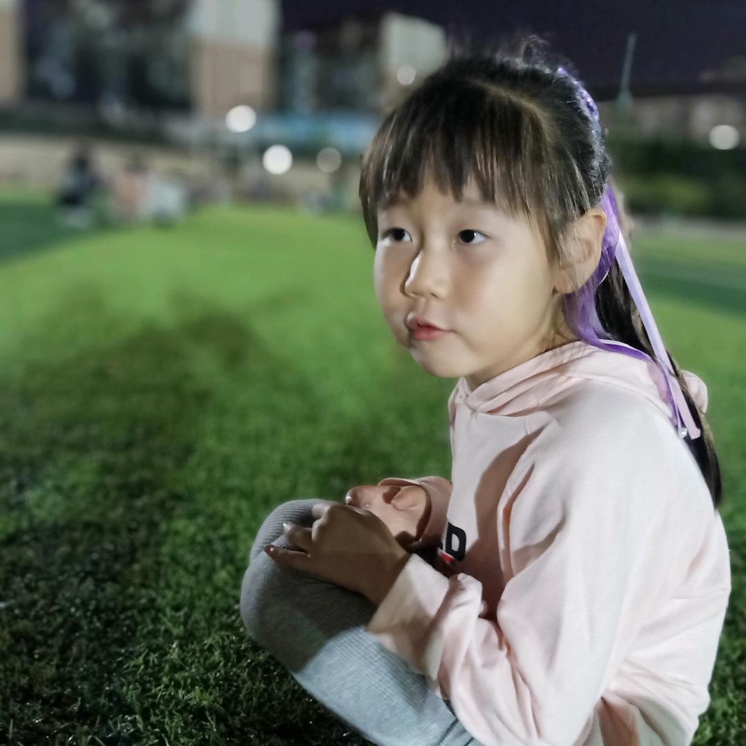 骑牛看美女
