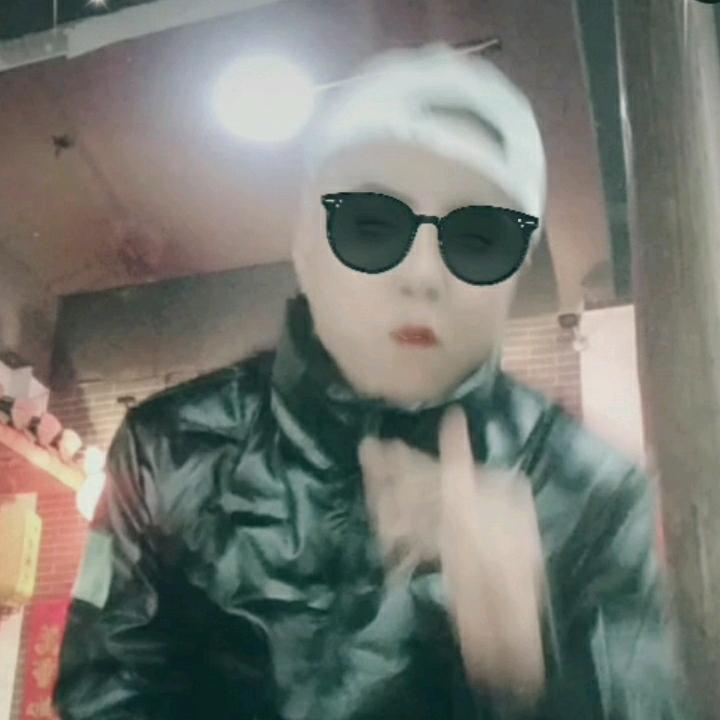 罗