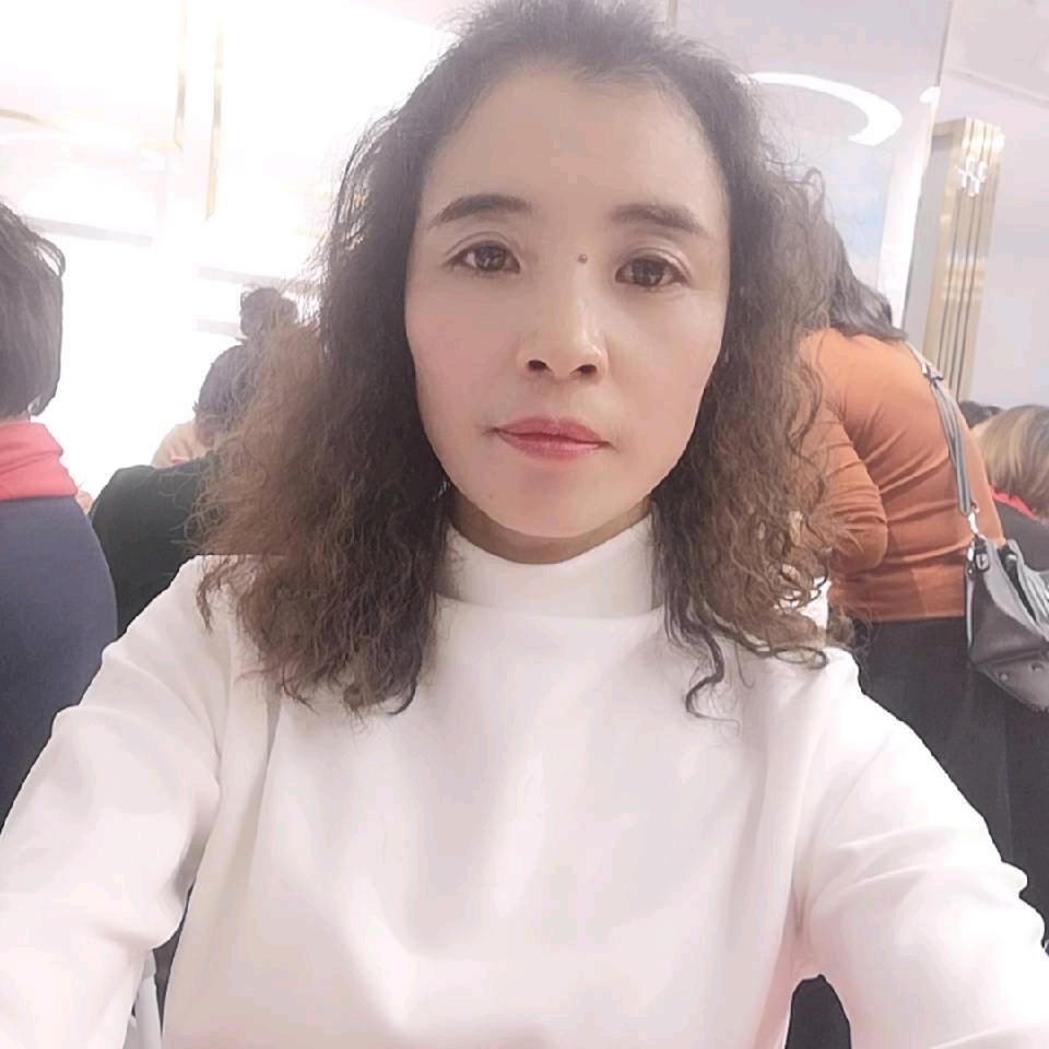 在昆明卖童装青春装的毕姐
