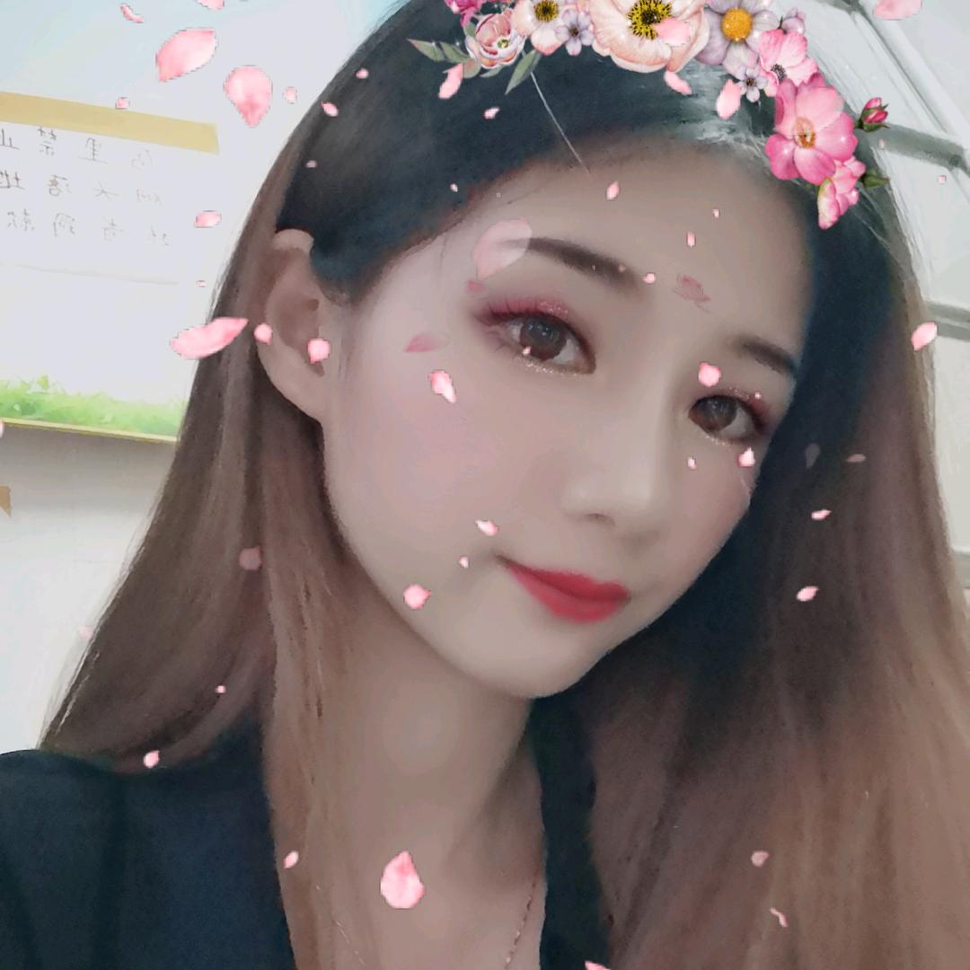 嘴角扬起微笑