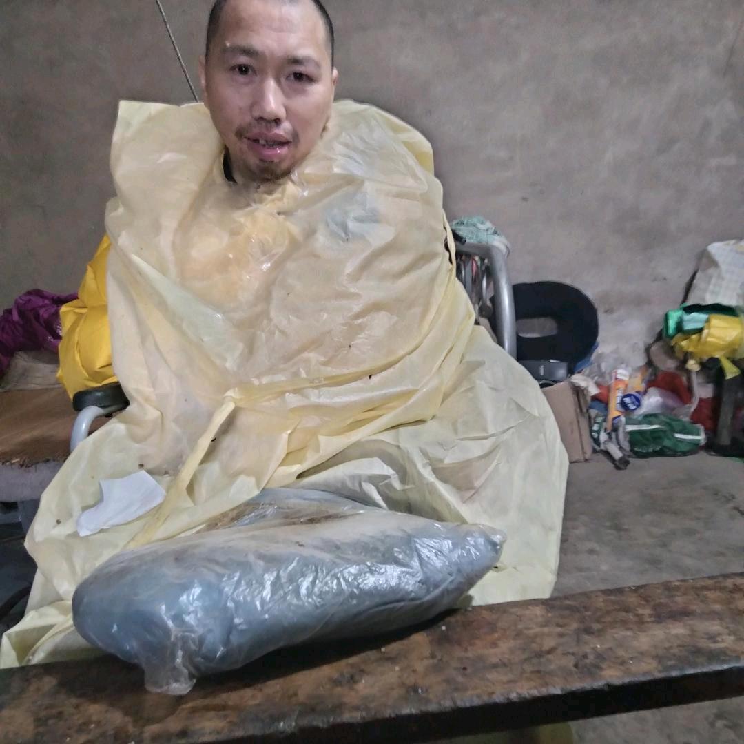 坚强刘