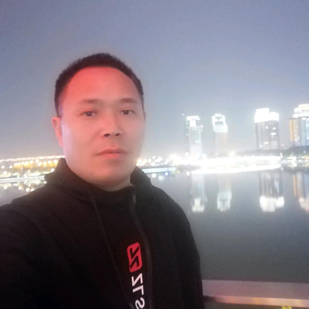 黑暗中的灯泡