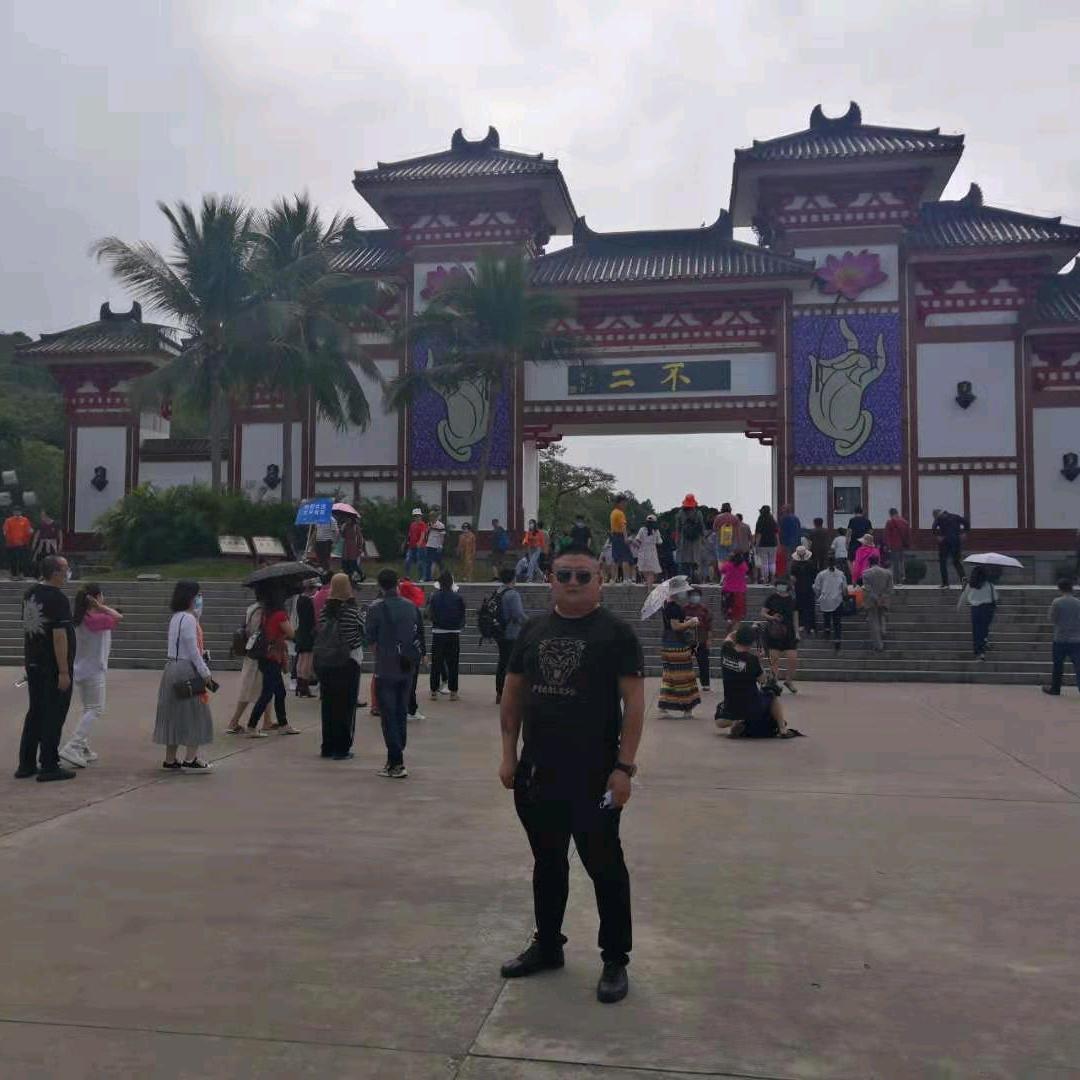 加业鸿居