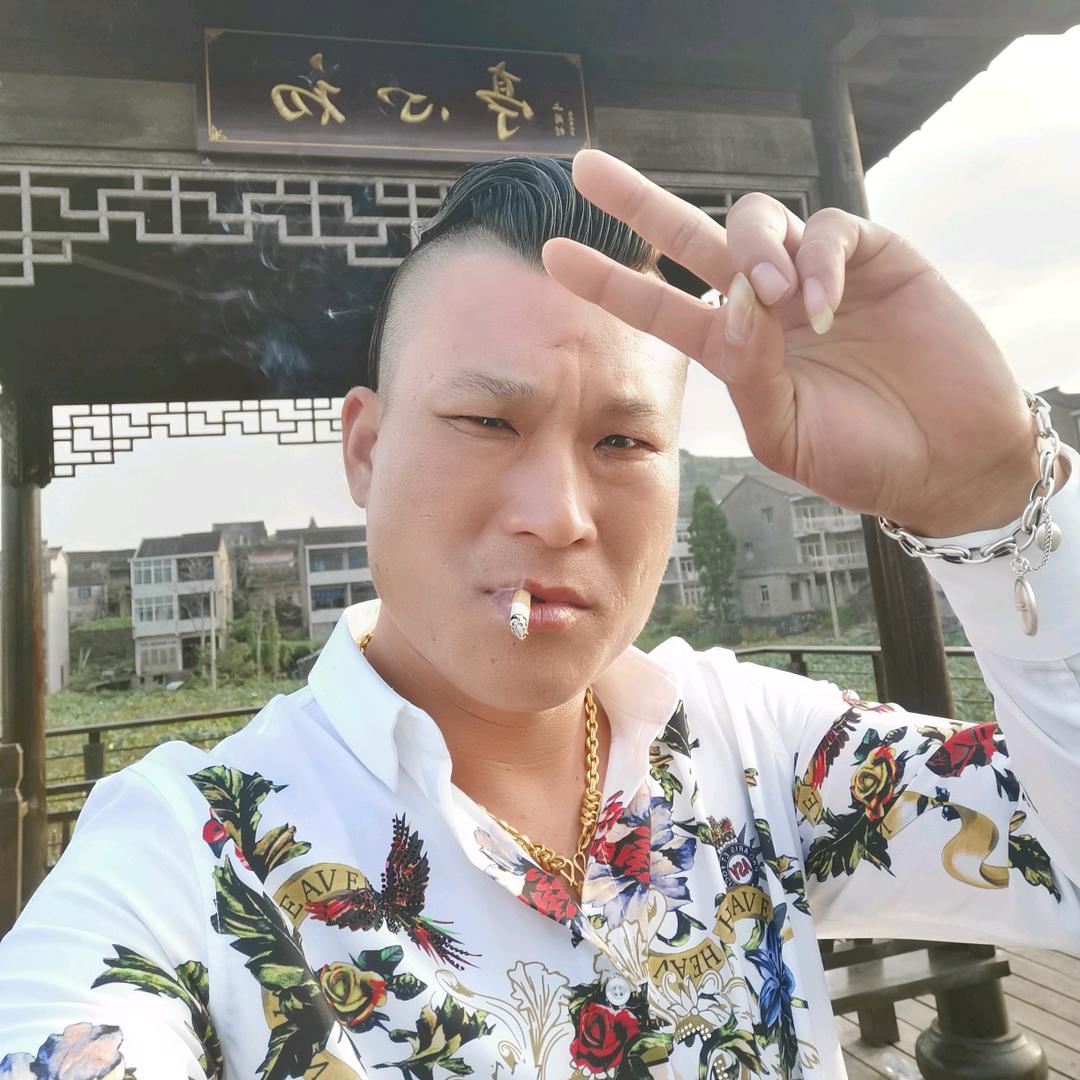 人生这杯酒，谁喝谁就醉