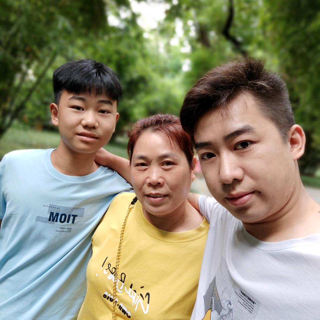 不为往日优，只为余生笑