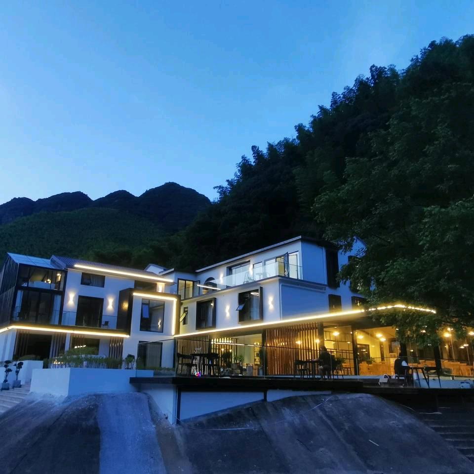 月亮湾听溪民宿