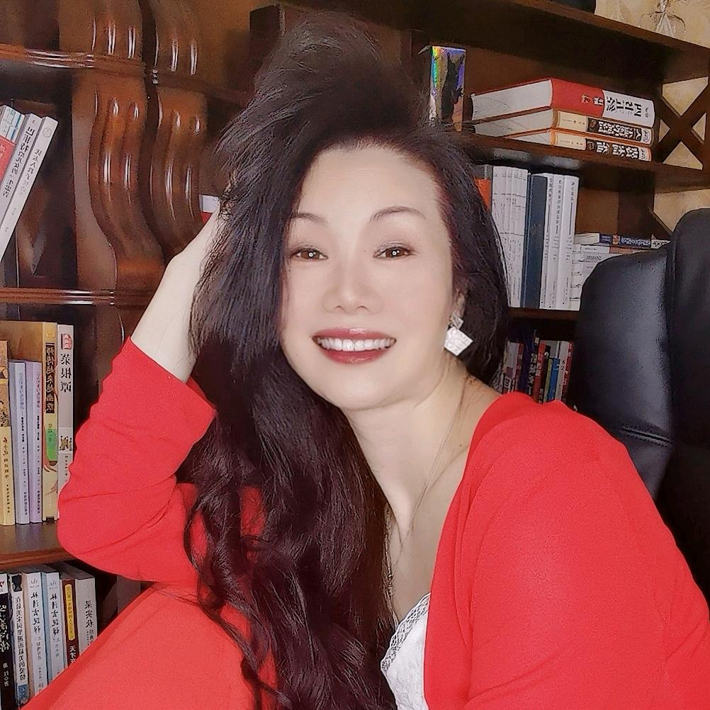 抱着一本书睡着了