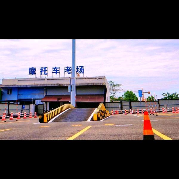 郝校