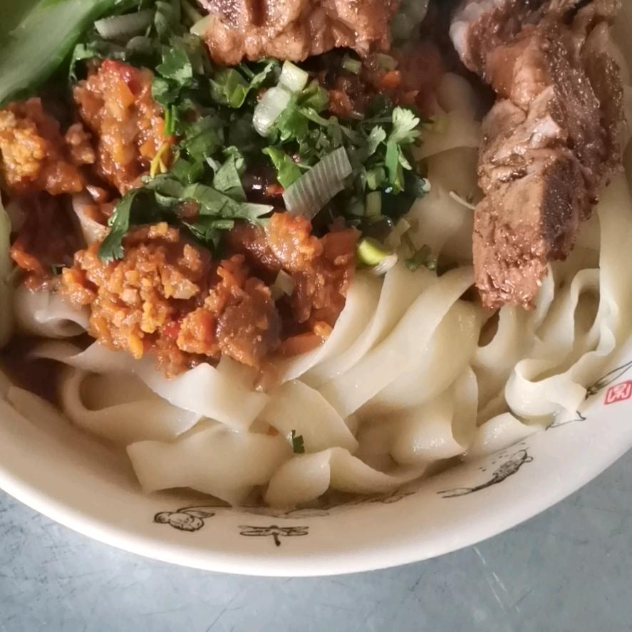 嫂子,面馆:手工臊子面