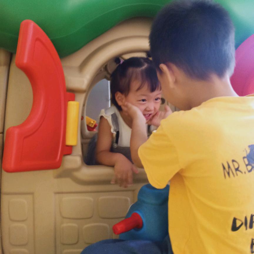 幼时，瞳孔里微笑