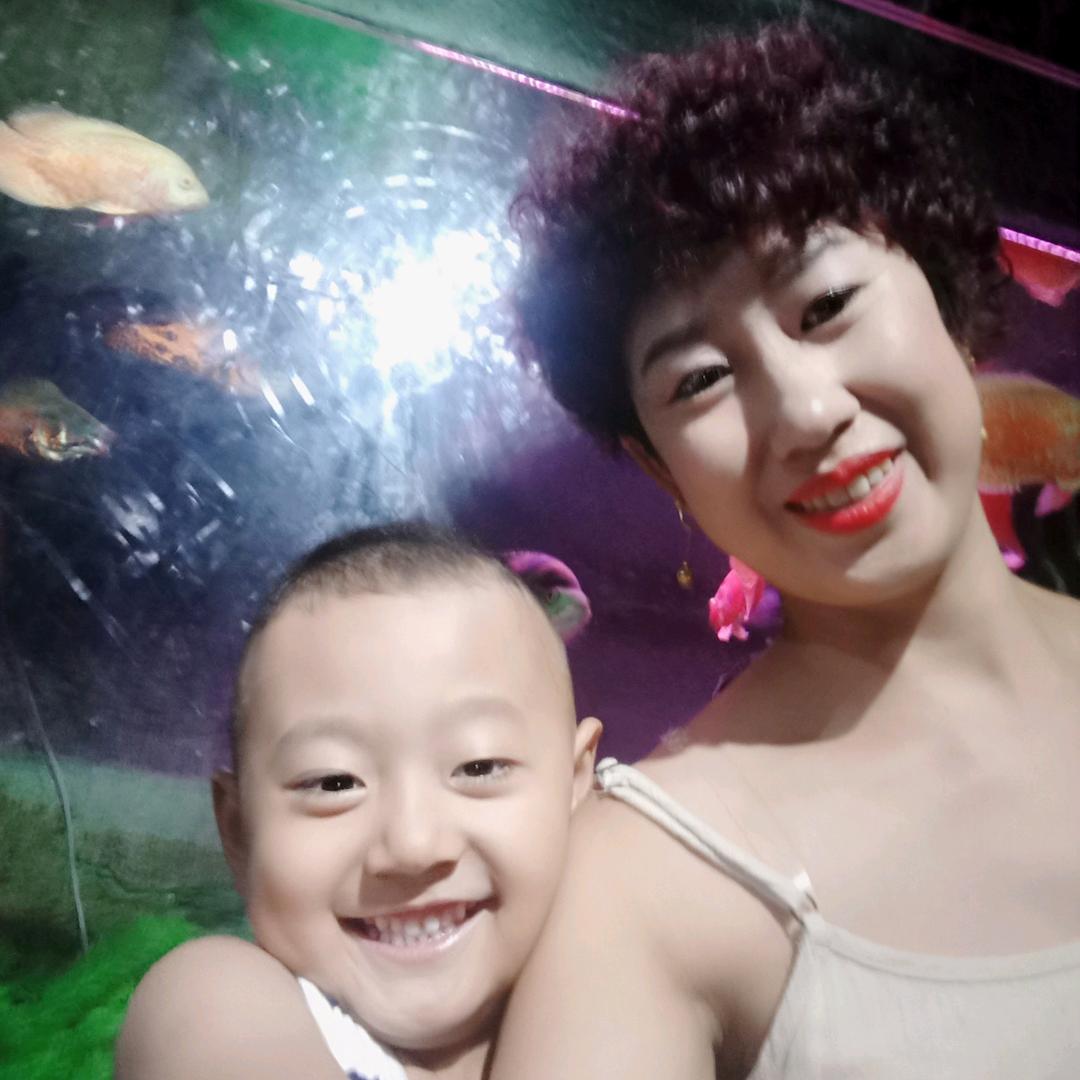 云托着月亮🌙坐着我