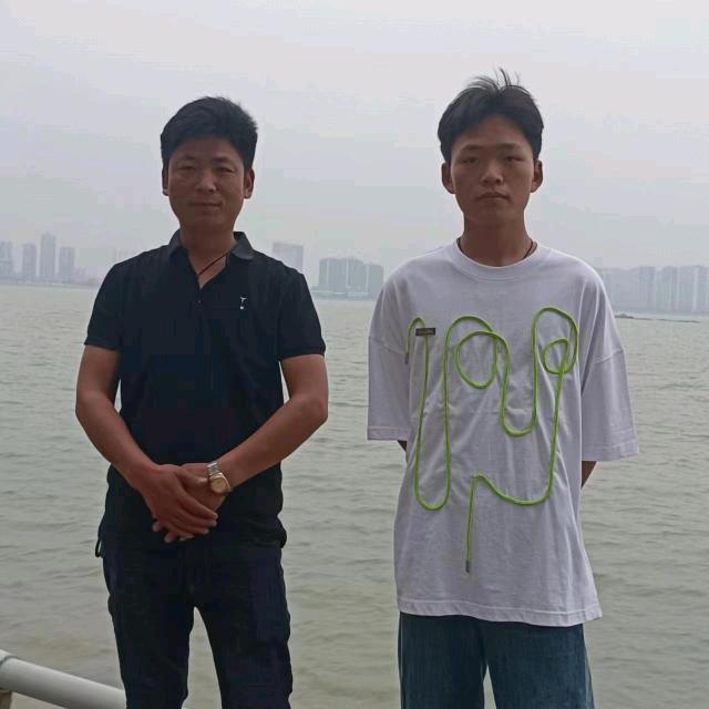 开拖拉机的郭立新