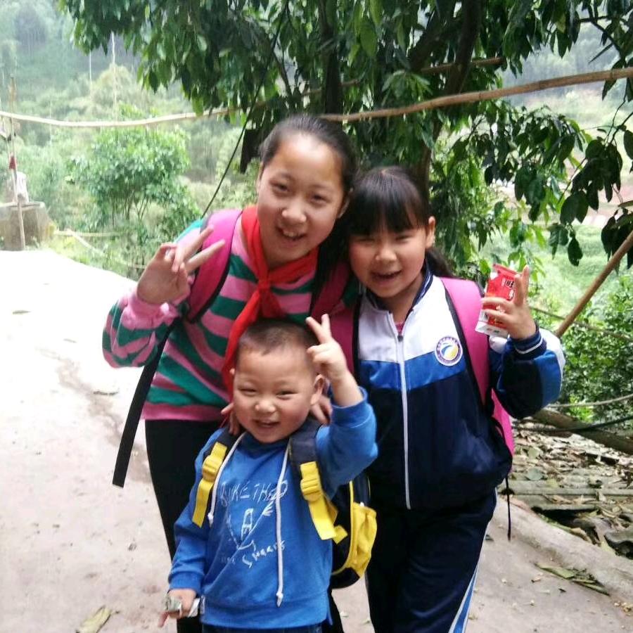 我陪你们长大，你们陪我变老