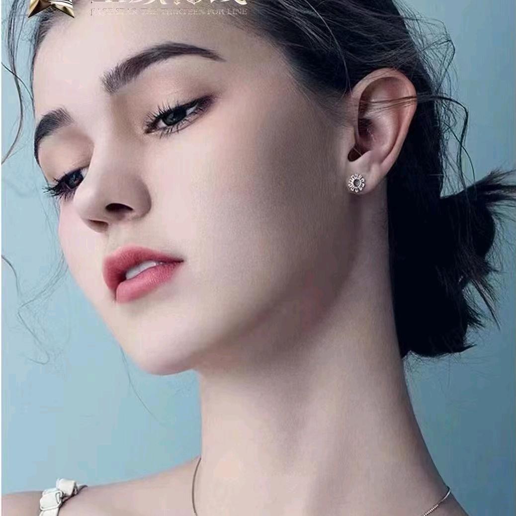 风雨彩虹，铿锵玫瑰