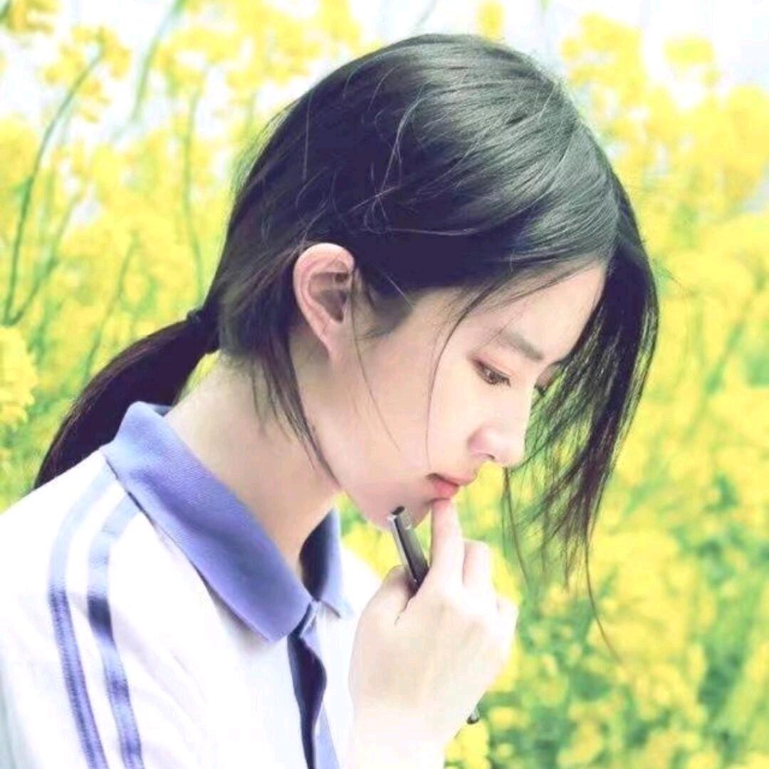 荷花含笑春雨