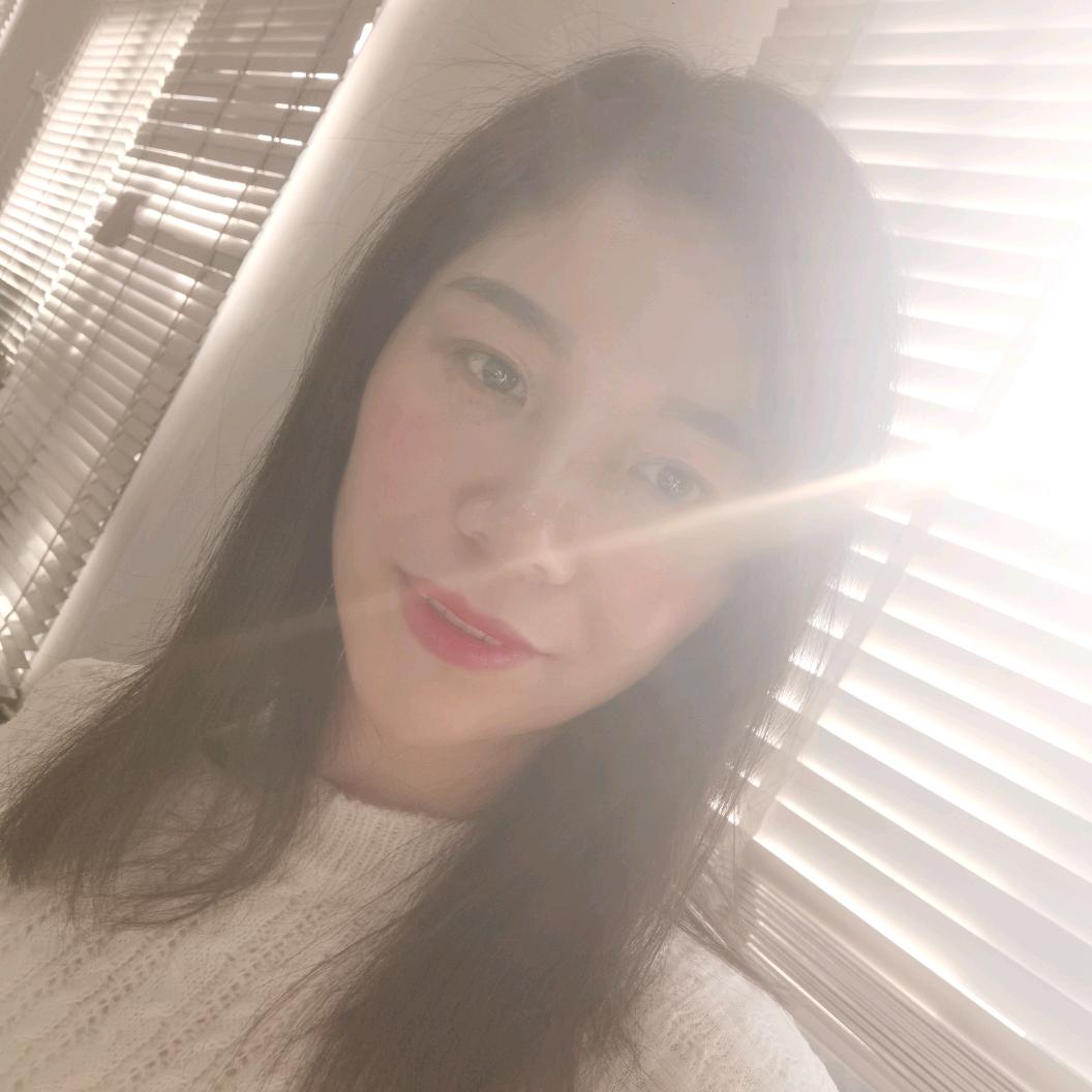 布丁是异瞳小白猫