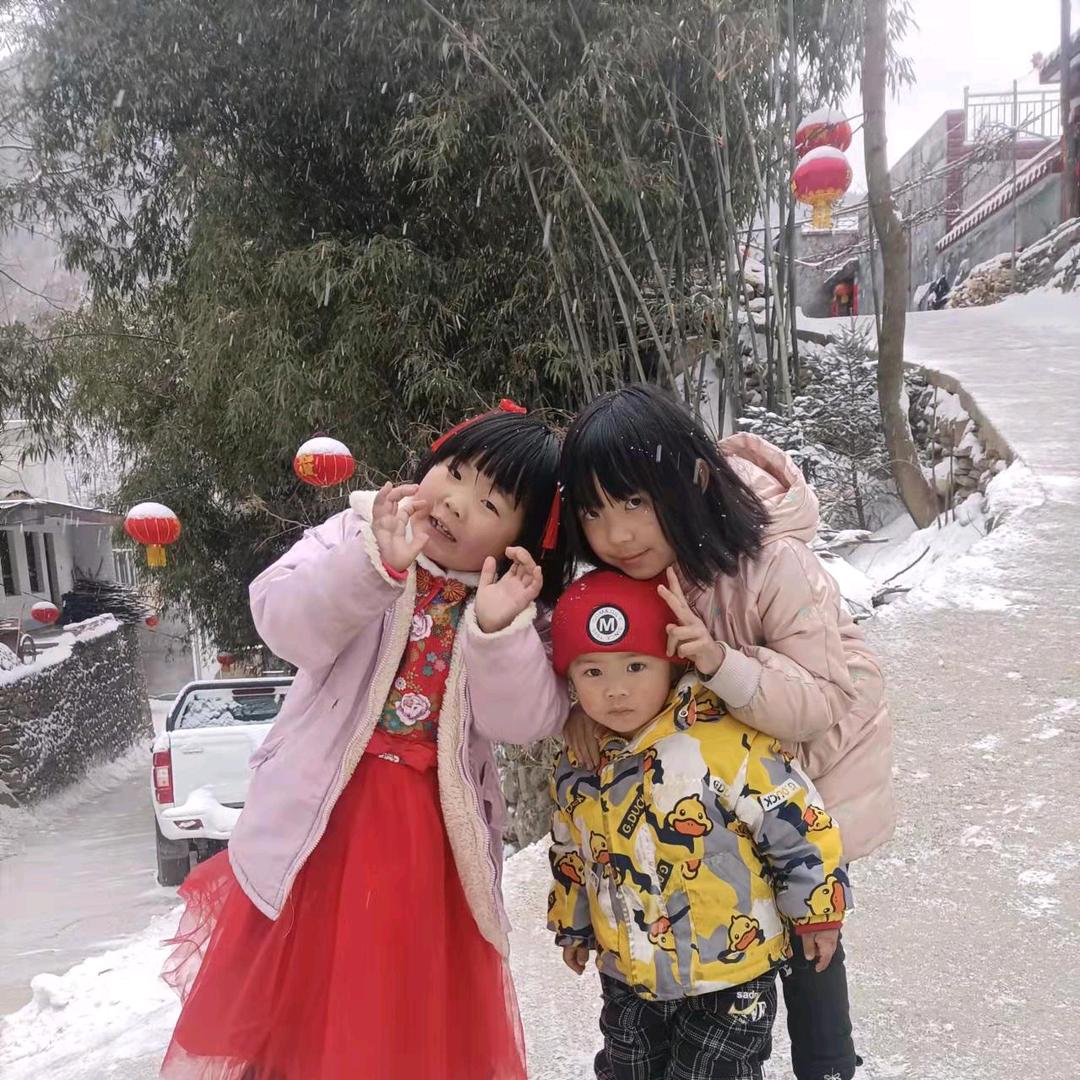 飞雪三千，转瞬云烟。