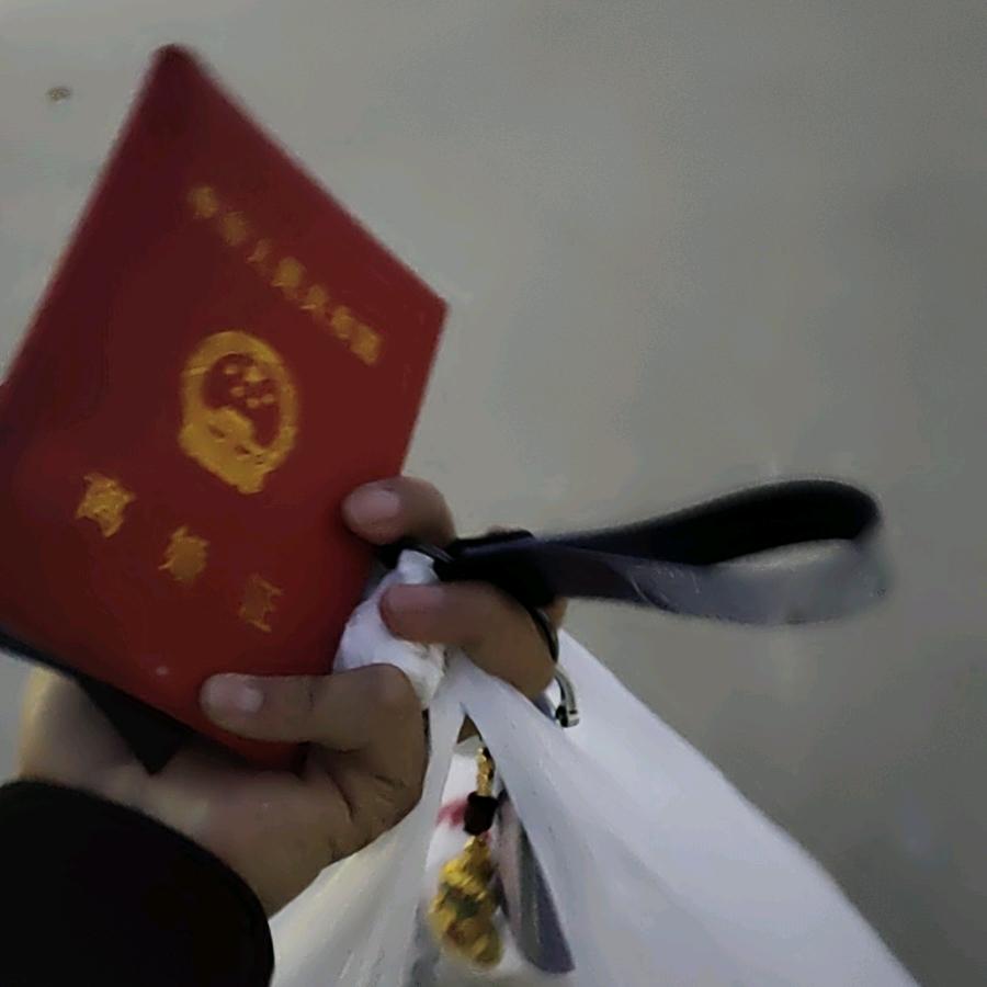 小会会，单亲妈妈