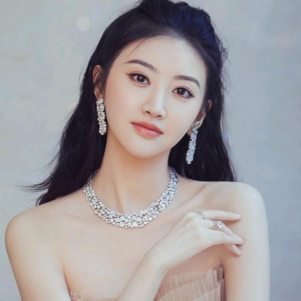 英子