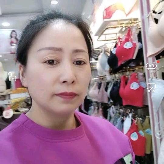 芳姐(*^ω^*)