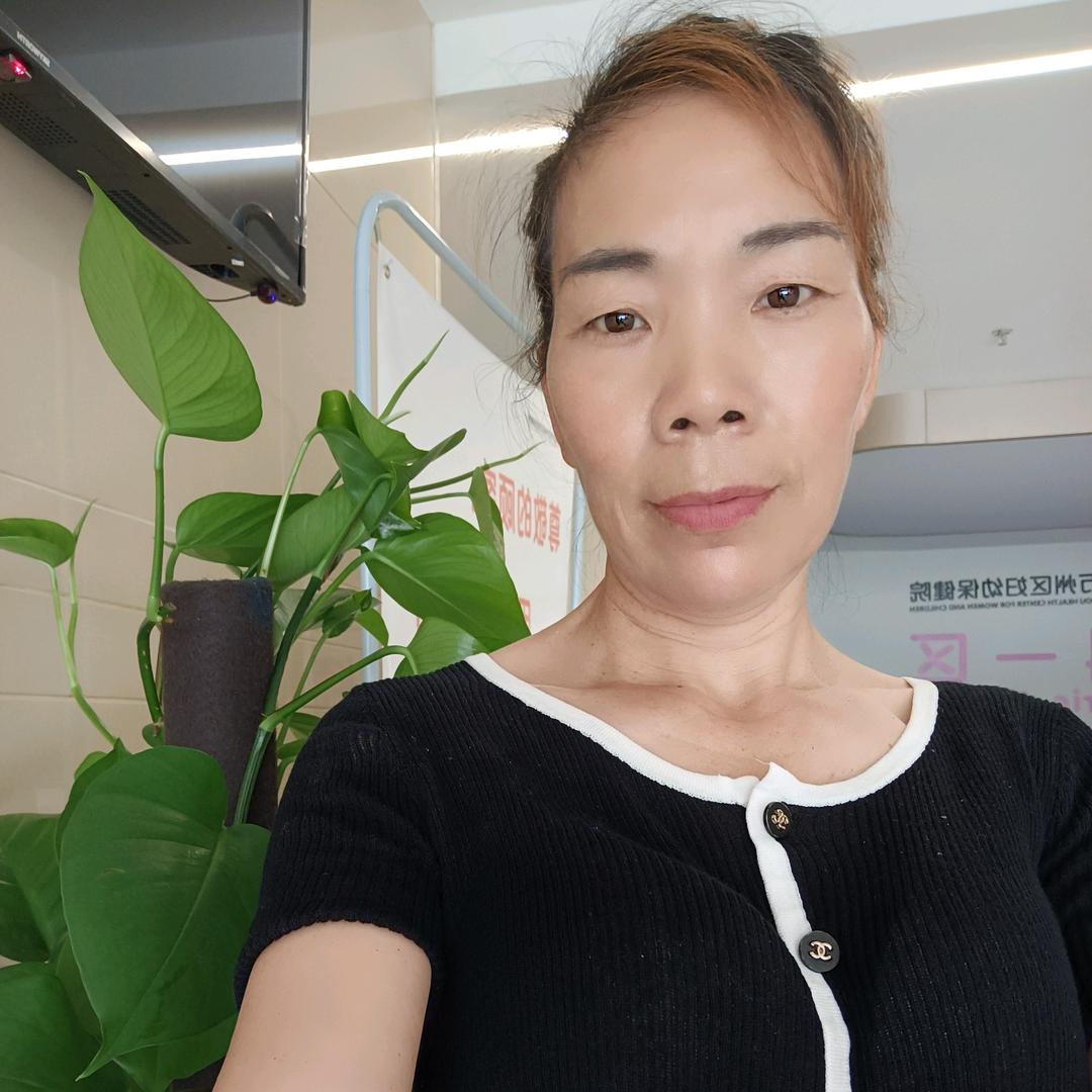 富婆，上午，十点半直播，橱窗里有好物