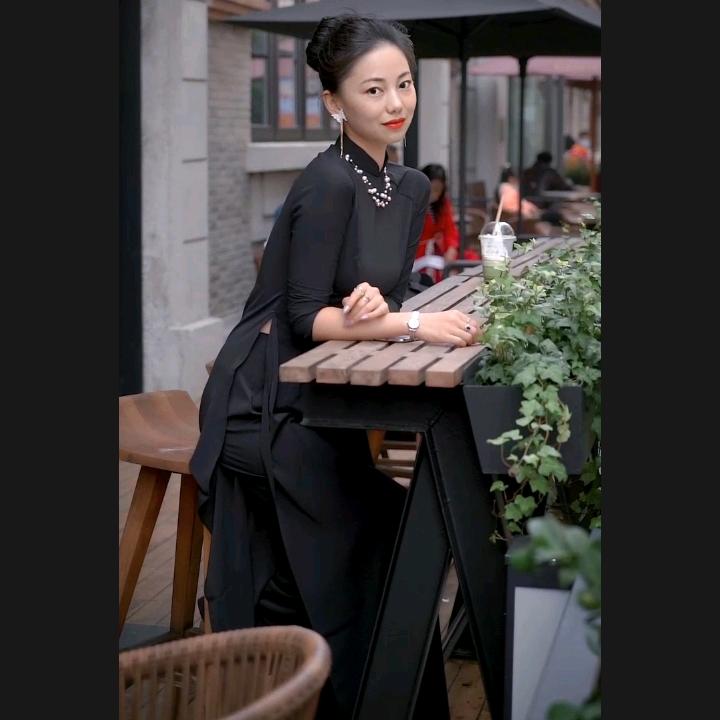 •̀_•́墨离尘