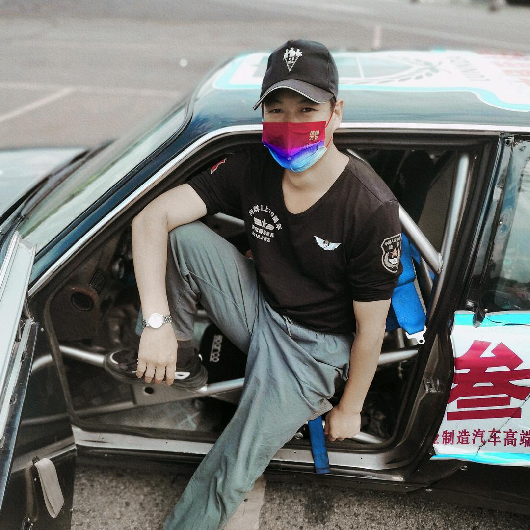 野战老邓是睁眼瞎