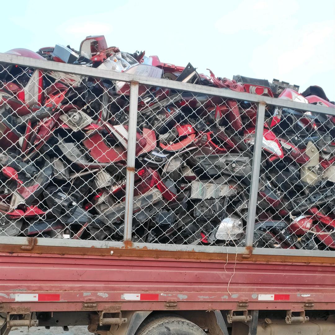 收废旧大灯尾灯出售尾灯ABS，合金料