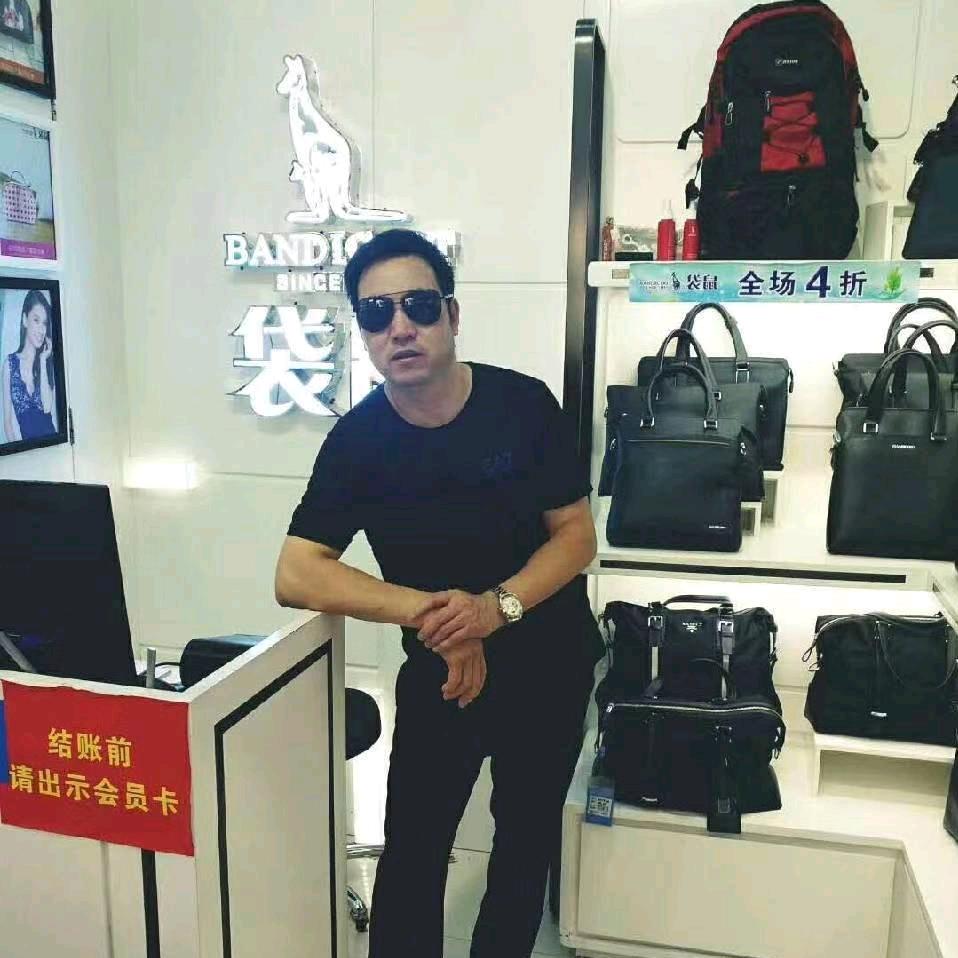 袋鼠皮具箱包哥VS（足力健老人鞋）
