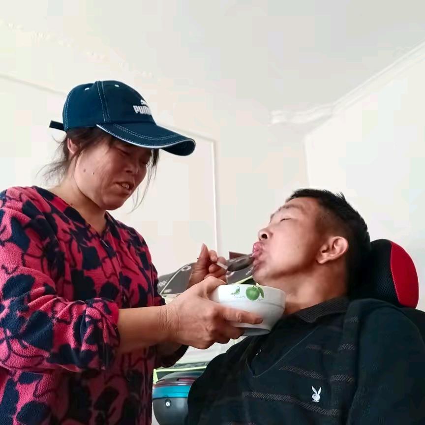 坐轮椅