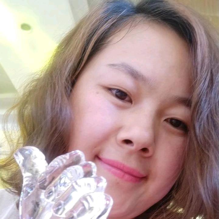 赤峰市红山区澎达美容院飞飞