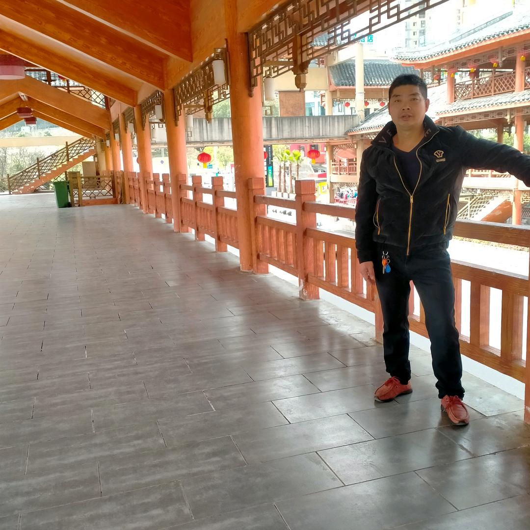 出生海边的船老头