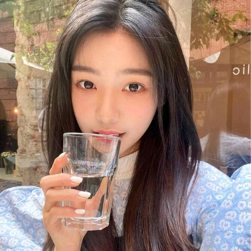 爱吃椰丝月饼🥮的可爱多