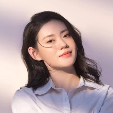 弹钢琴的张老师