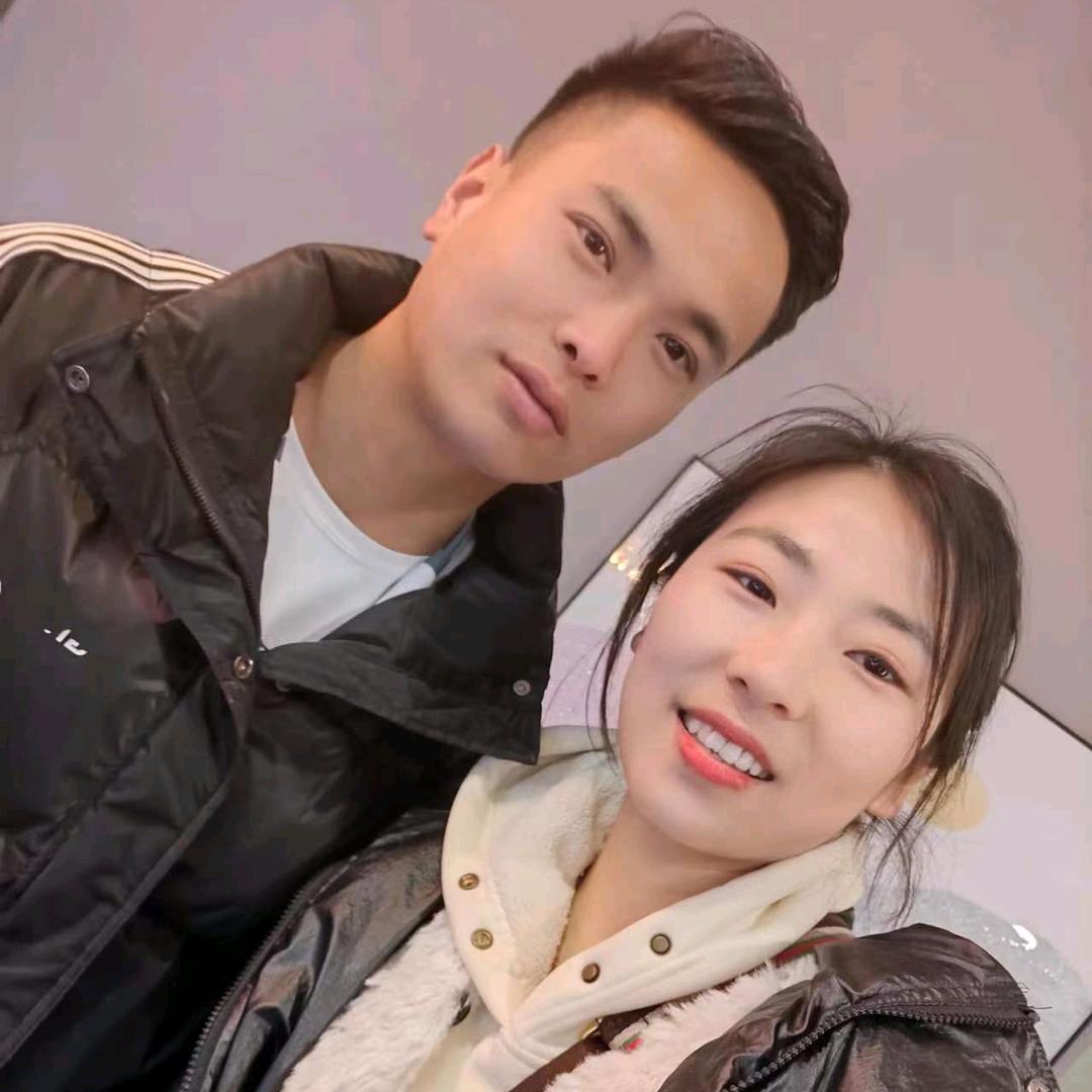 我在郑州贴瓷砖 小李夫妻