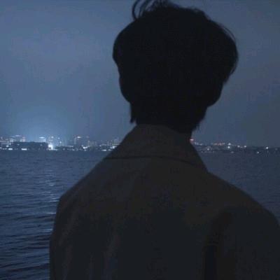 晚睡人会飘💫