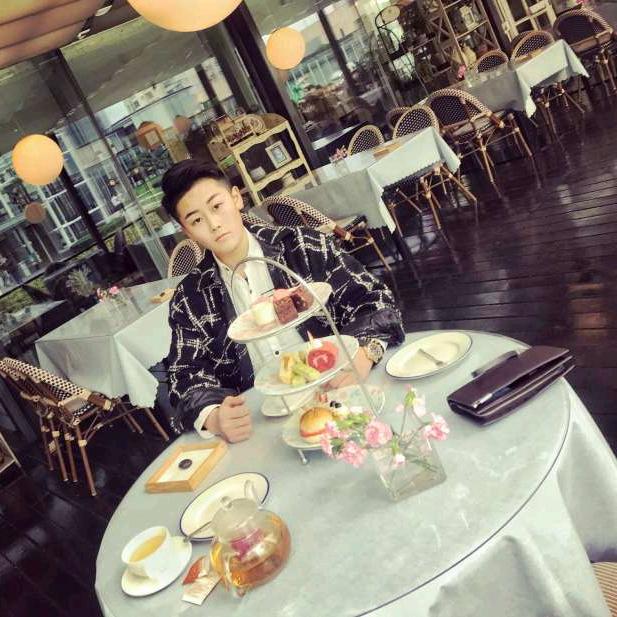 🔱左英俊大大.