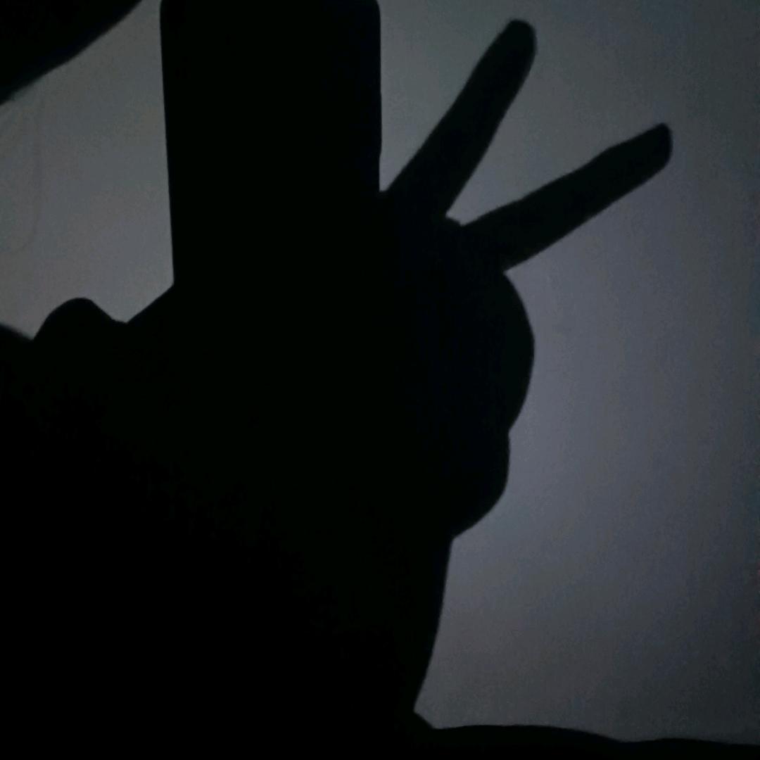熙里华啦。头像