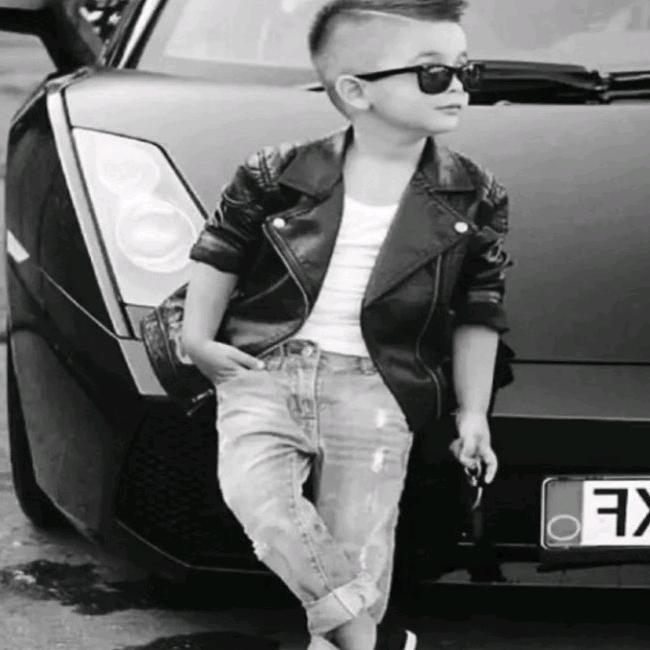 奔波于拼搏的年轻人