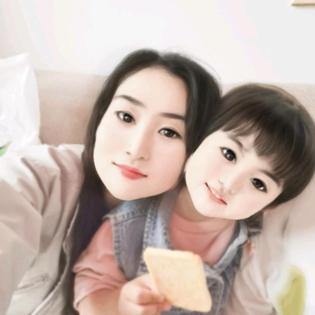 小西娃娃笑嘻嘻