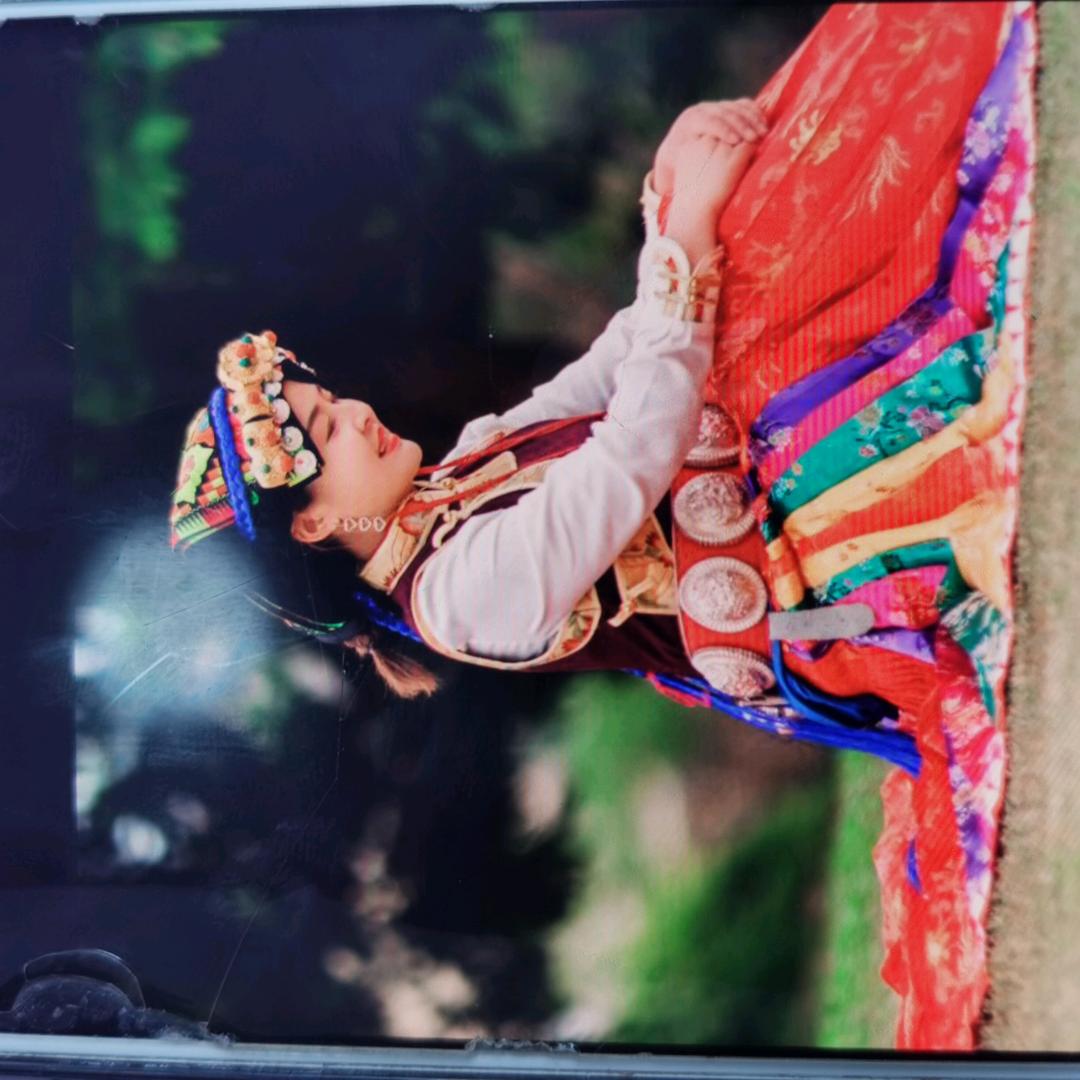 悠悠红叶情，醉美小江南